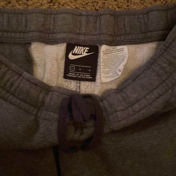 Mens Nike Size Large Charcoal Gray Club Shorts - Picture 3 of 3